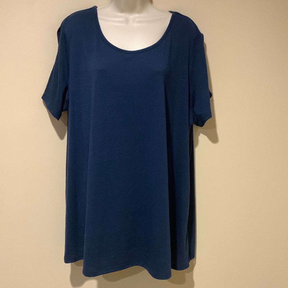 1X-3X Cold shoulder top - Picture 1 of 8